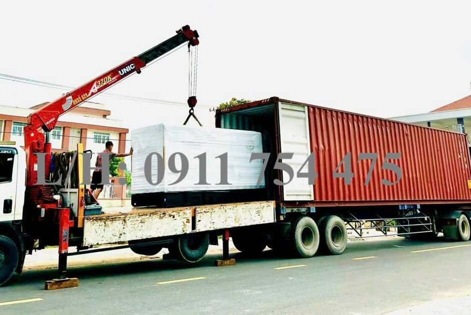 Xe container hỗ trợ vận chuyển nhôm kính